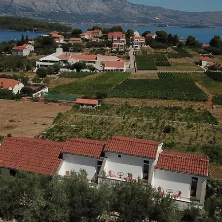 Bire White House Apartmens * Lumbarda