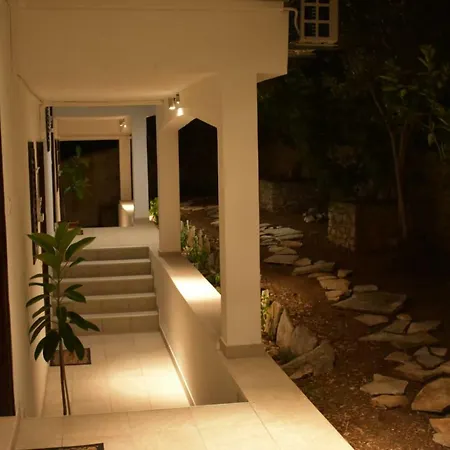 Bire White House Apartmens