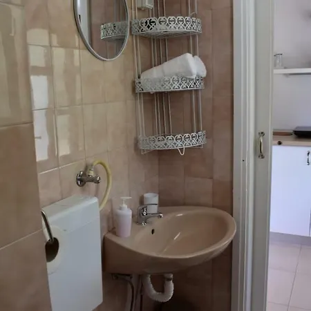 Bire White House Apartmens Lumbarda