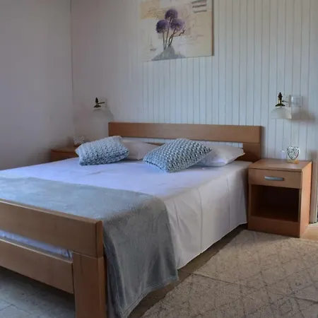 Bire White House Apartmens Apartman Lumbarda